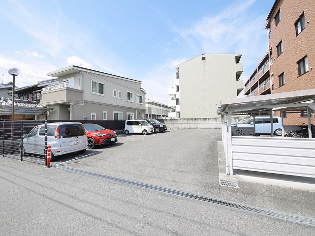 駐車場　駐車スペースもあります