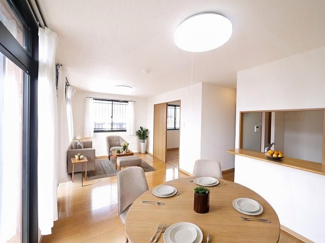 居室・リビング　CGで家具等を配置したもので家具等は含まれません