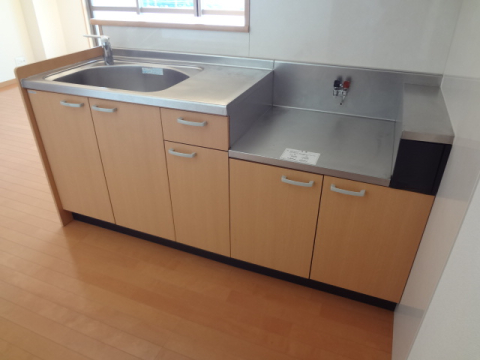 キッチン　室内写真は他号室内装写真です。