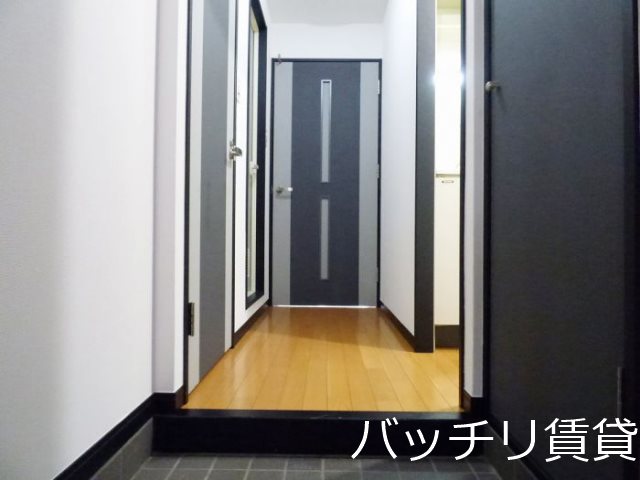 玄関　※同型タイプ写真の為、現状優先。