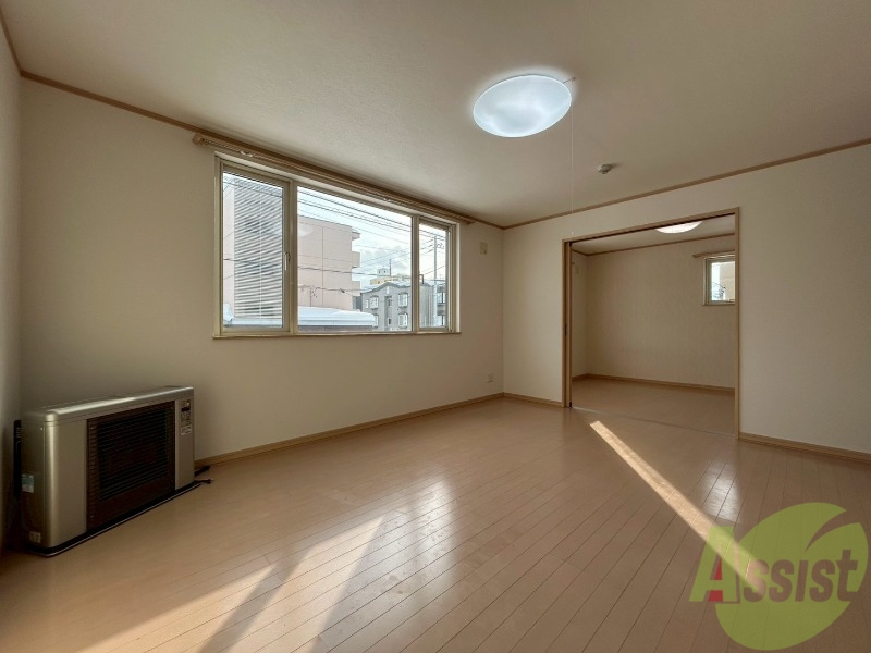 居室・リビング　広くてキレイなお部屋が広がっていて、充実した生活が送れそう。