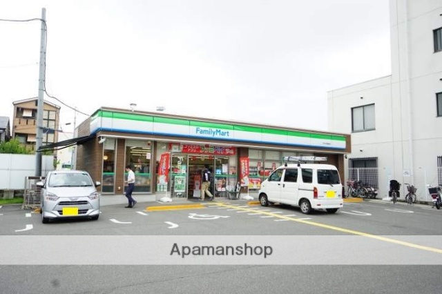 コンビニ　ファミリーマート（コンビニ）まで651m