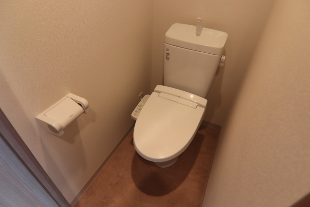 トイレ　※別室の参考写真の為、現況優先です。