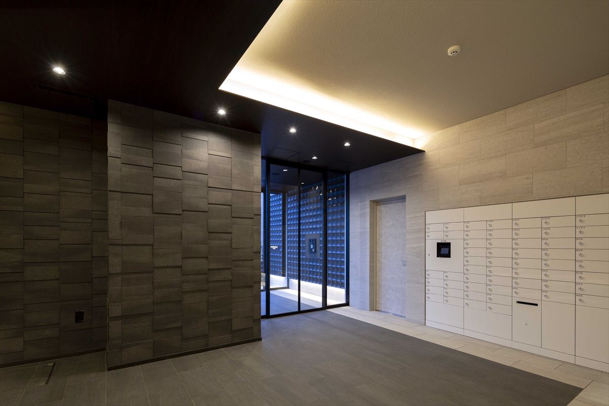 エントランス　落ち着いたエントランスです