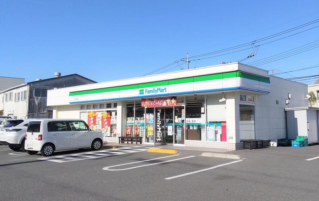 コンビニ　ファミリーマート岡山長岡店（コンビニ）まで424m