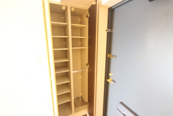 玄関　※別部屋の写真です