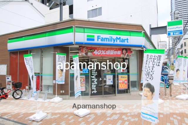 コンビニ　ファミリーマート（コンビニ）まで240m
