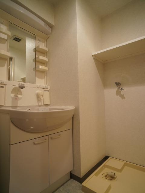 洗面設備　シャンプードレッサー完備なので、朝の身支度も楽チン☆