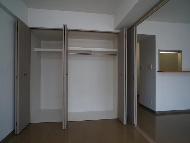 収納　増えがちな荷物をスッキリ収納できる大きめクローゼット完備☆