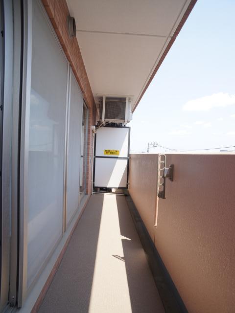 バルコニー　奥行きのあるバルコニーが人気♪洗濯物もたくさん干せます！