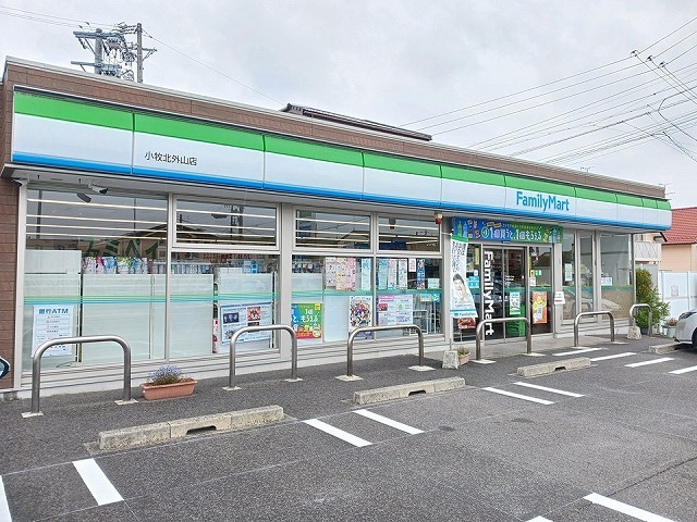 コンビニ　ファミリーマート　北外山店（コンビニ）まで450m