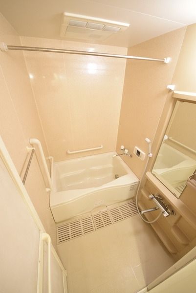 バス・シャワールーム　追い焚き付き浴室