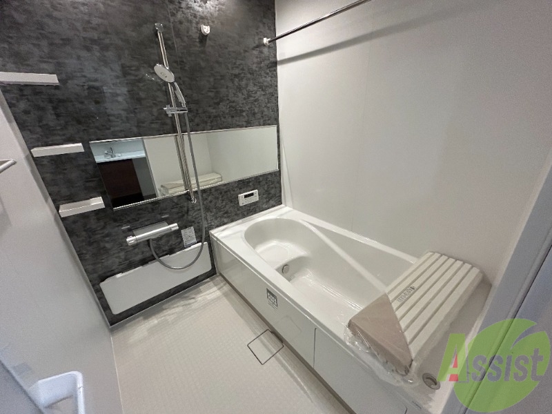 バス・シャワールーム　コチラで日々の疲れを癒し、リラックスしてください