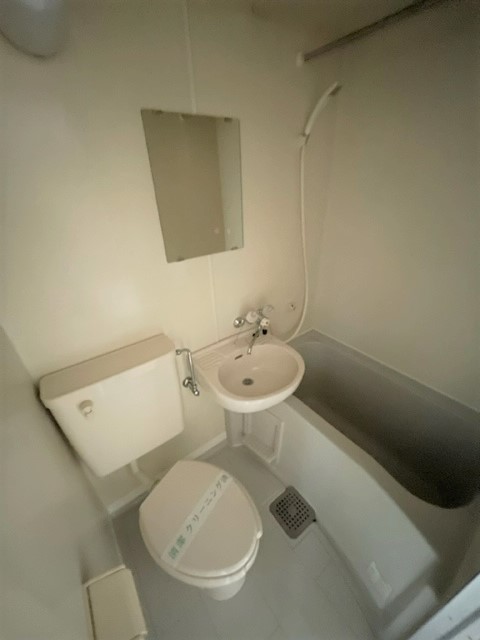 バス・シャワールーム　お掃除がしやすい洗面台付き３点ユニットです☆