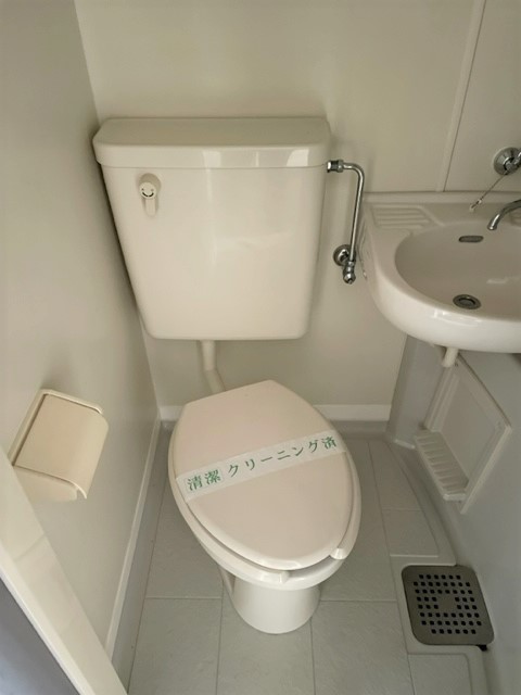 トイレ　白を基調とした空間で清潔感のあるトイレです♪
