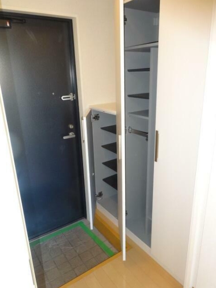 玄関　玄関にはシューズBOXあり☆