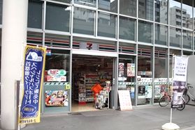 コンビニ　セブンイレブン（コンビニ）まで104m