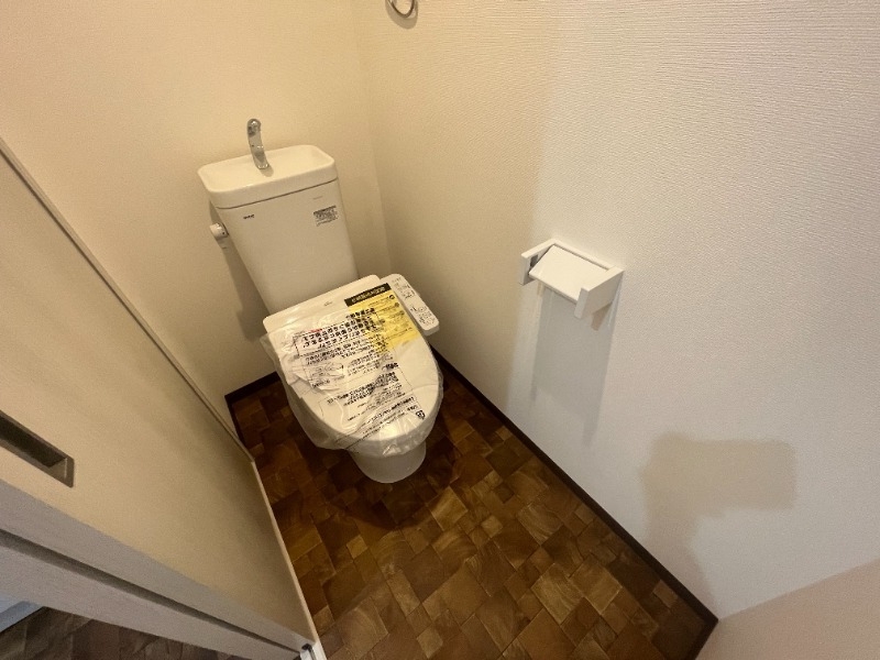 トイレ　同仕様施工物件、ルームカラーがホワイトになります。