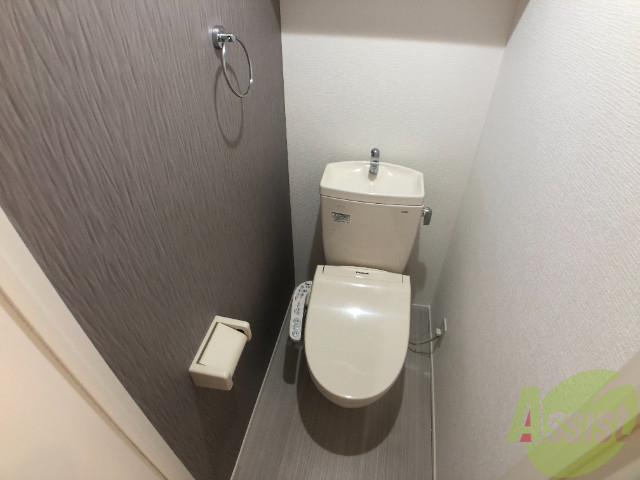 トイレ　ウォシュレット機能がついたトイレです。安心して使用できます。