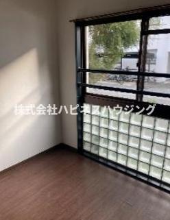 居室・リビング　洋室には壁掛けエアコン取付不可、ウィンドウエアコン設置可。