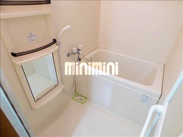 バス・シャワールーム　ゆったりサイズのバスルームです