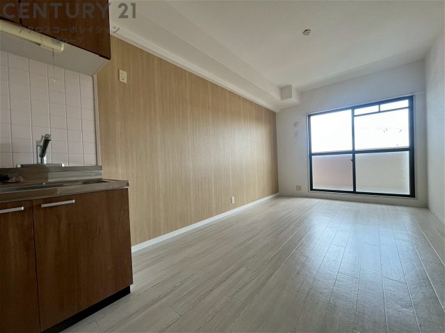 居室・リビング　ネット使用料不要！南向きバルコニーで日当たり良好！