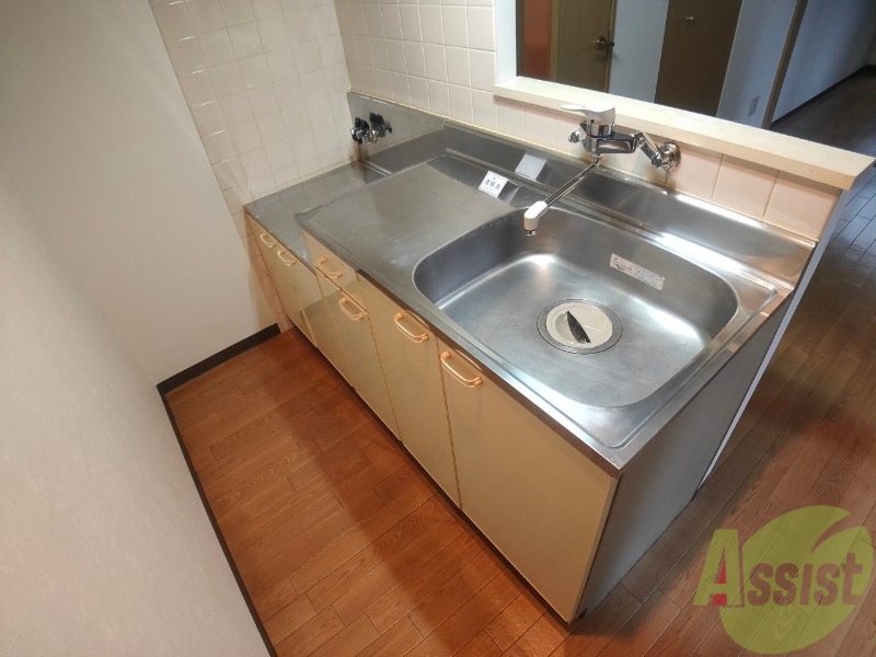 キッチン　ガスキッチンです。２口コンロが設置できます。