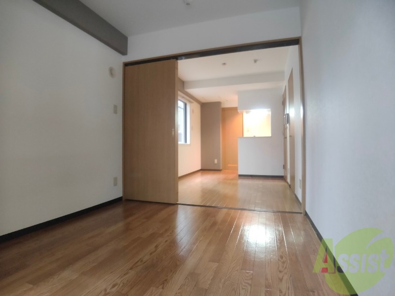 その他部屋・スペース　寝室を撮りました。どう家具を配置しますか？