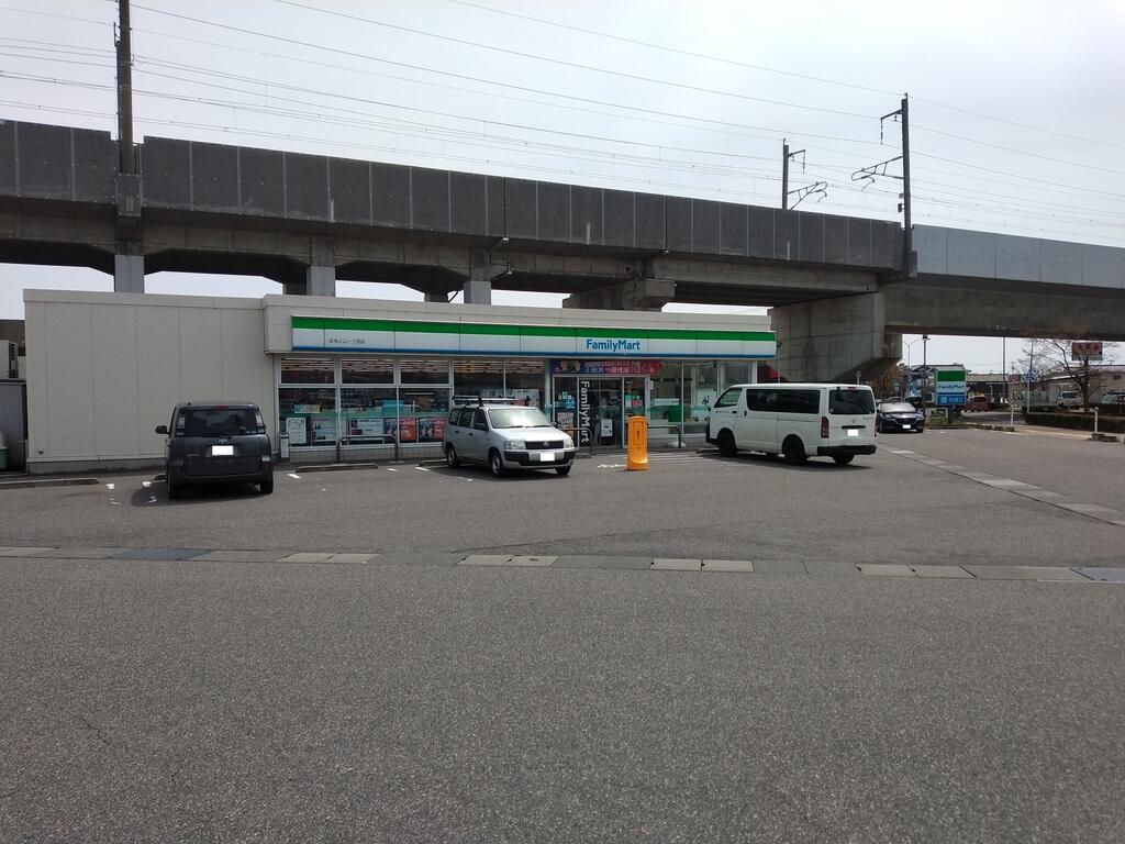 コンビニ　ファミリーマート女池上山一丁目店（コンビニ）まで514m