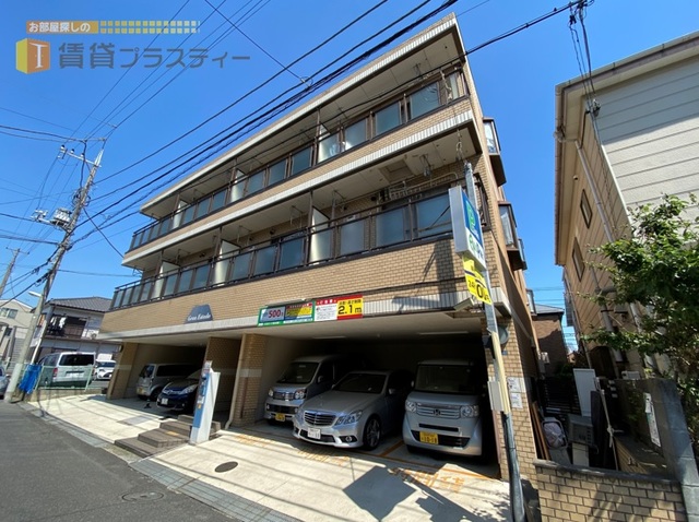 建物外観　住宅地に威風堂々の佇まい、グランエスタード。