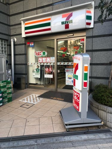 コンビニ　セブンイレブン 日本橋横山町店（コンビニ）まで94m