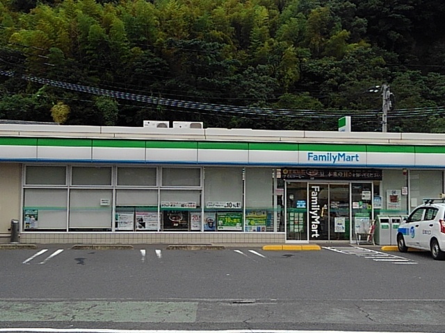 コンビニ　ファミリーマート田上小前店（コンビニ）まで700m