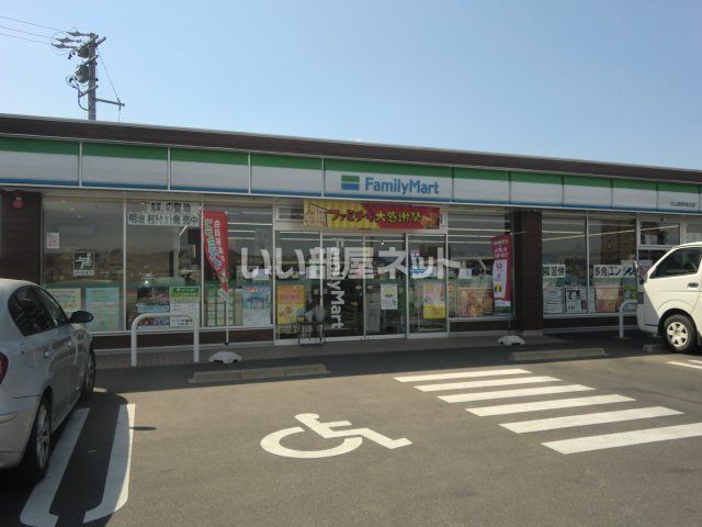 コンビニ　ファミリーマート犬山塔野地北店（コンビニ）まで801m