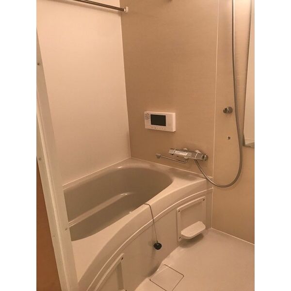 バス・シャワールーム　便利な浴室乾燥機付き♪