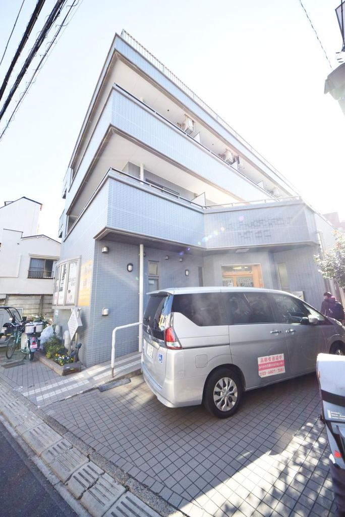 建物外観　駐車場