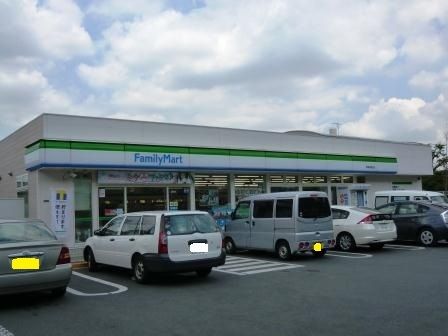 コンビニ　ファミリーマート烏山駅東口店（コンビニ）まで258m