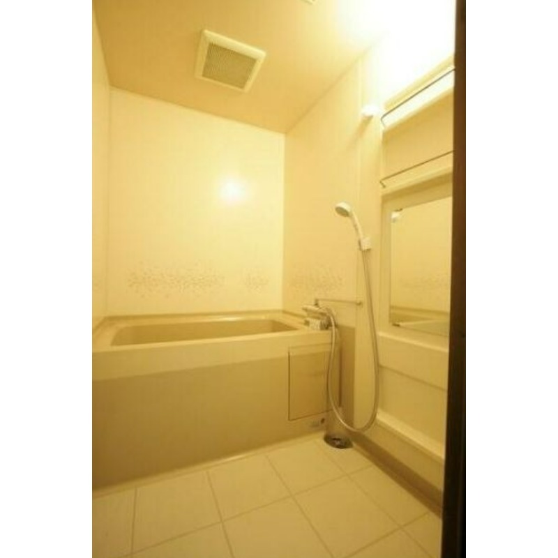 バス・シャワールーム　追い炊き機能付き♪