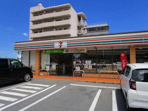 コンビニ　セブンイレブン 太田市役所前店（コンビニ）まで211m