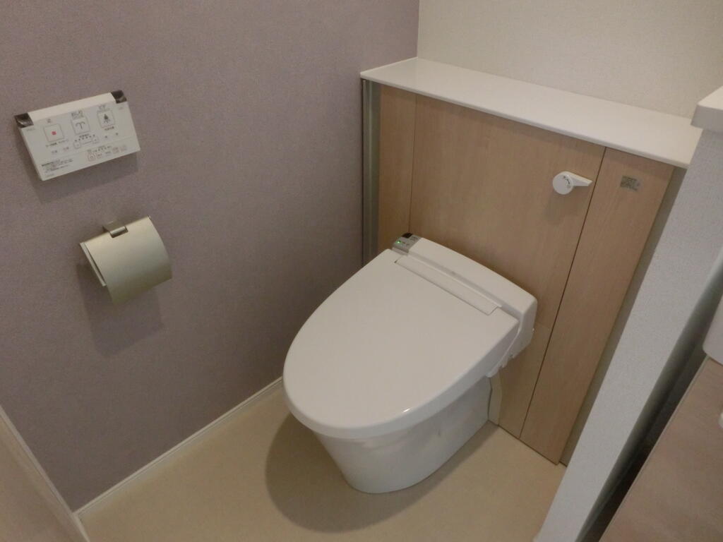 トイレ　温水洗浄便座