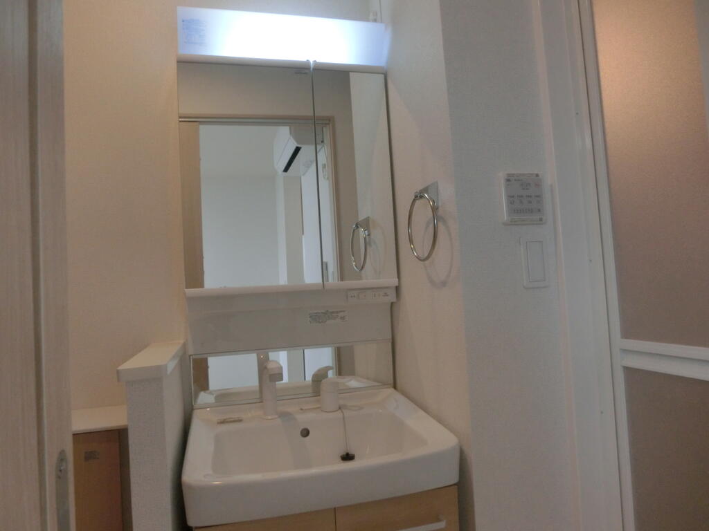 洗面設備　シャワー付洗面台