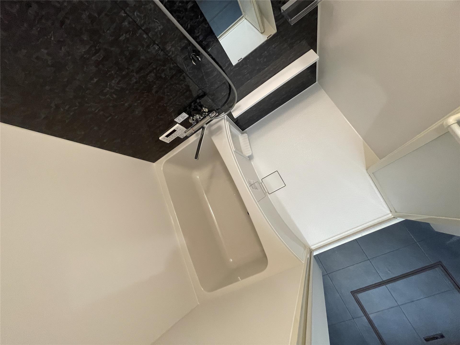 バス・シャワールーム　設備が充実していてゆったりと浸かれる浴槽です♪