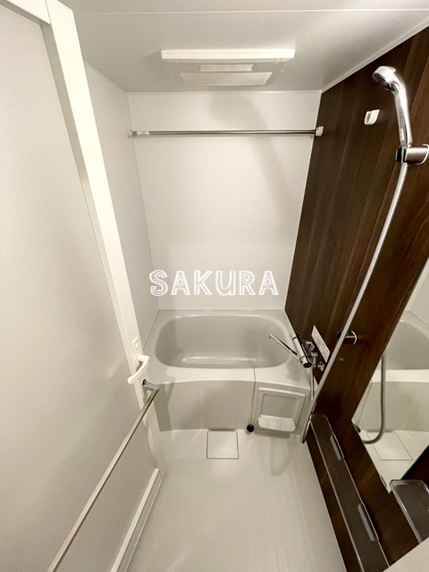 バス・シャワールーム　雨の日でも安心の浴室乾燥機付きです♪