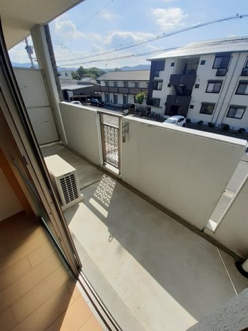 バルコニー　陽当たり良好なバルコニーです