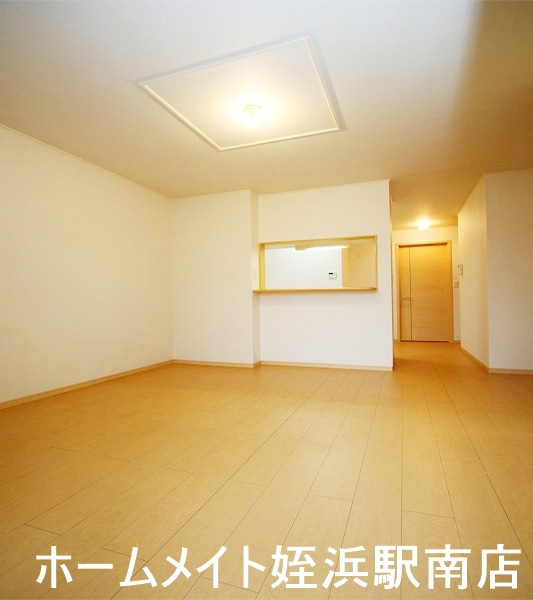 居室・リビング　★人気の築浅カウンターキッチン★