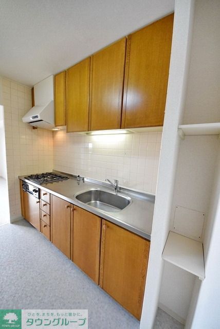 キッチン　大型の３口システムキッチン