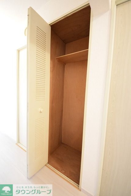 収納　廊下にも収納があるのは嬉しいですね