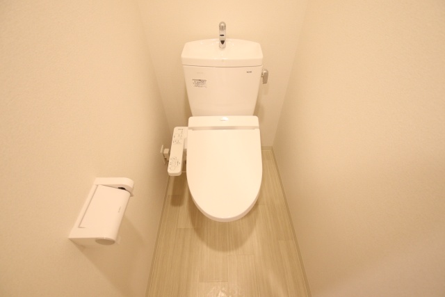 トイレ　※別室の参考写真の為、現況優先です。