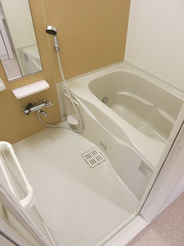 バス・シャワールーム　落ち着いた空間のお風呂です