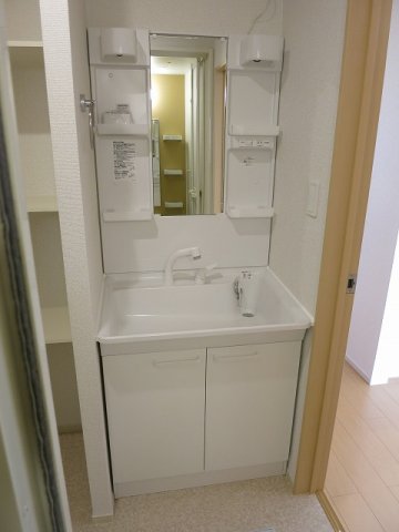 洗面設備　スペースが確保できる洗面所です