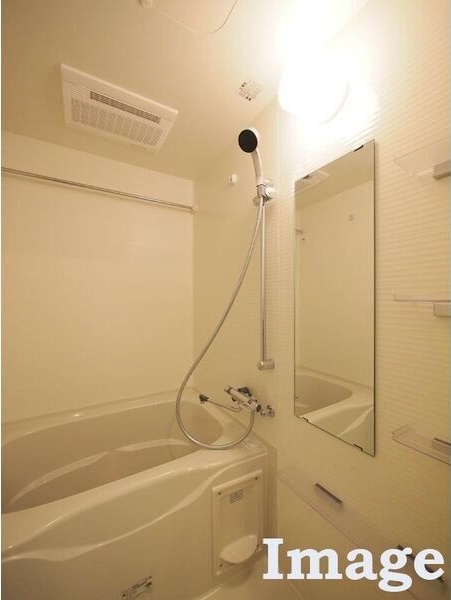 バス・シャワールーム　※写真は同じマンションの違う部屋のものになります。